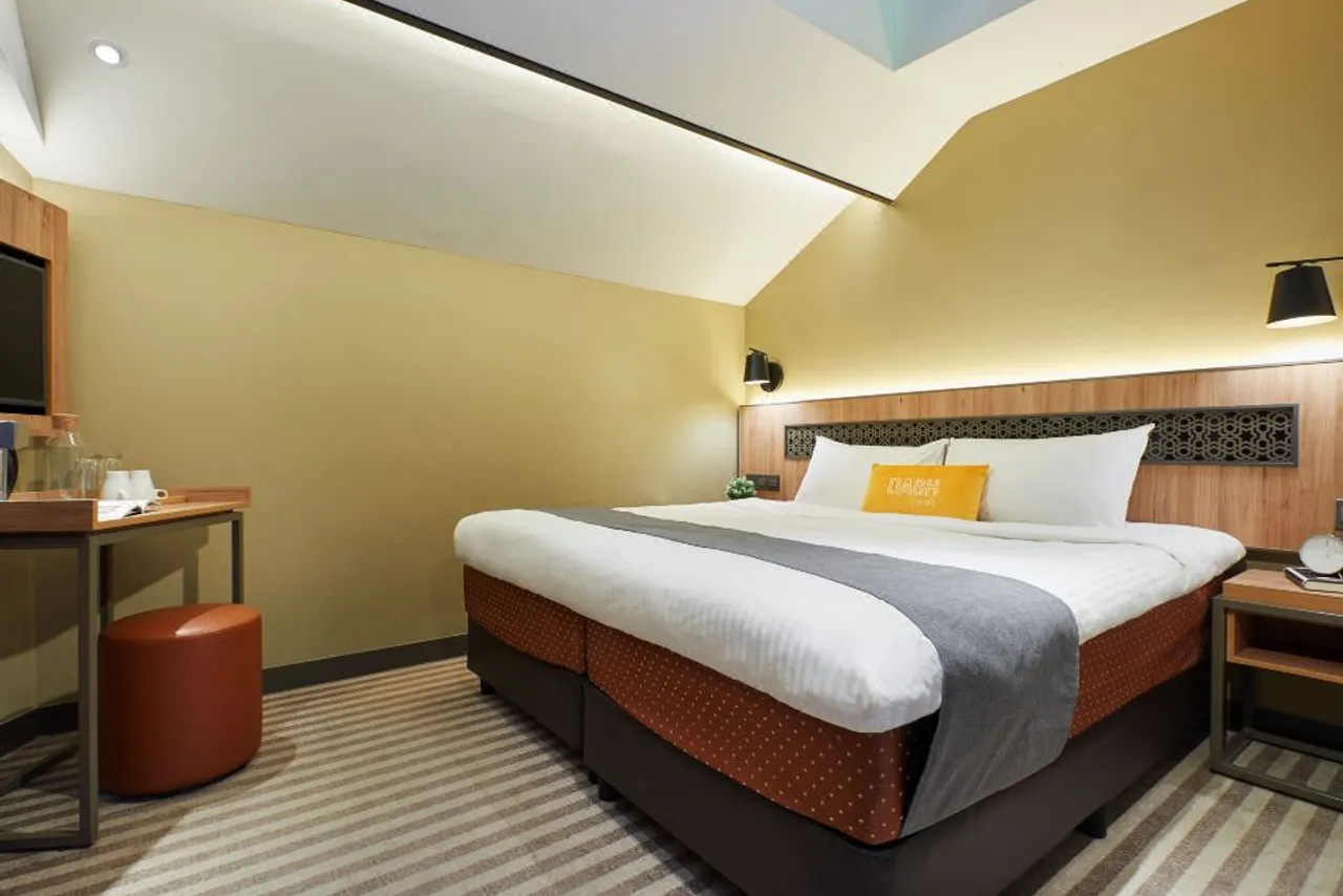 Dash Living Rochor — rooms and atmosphere