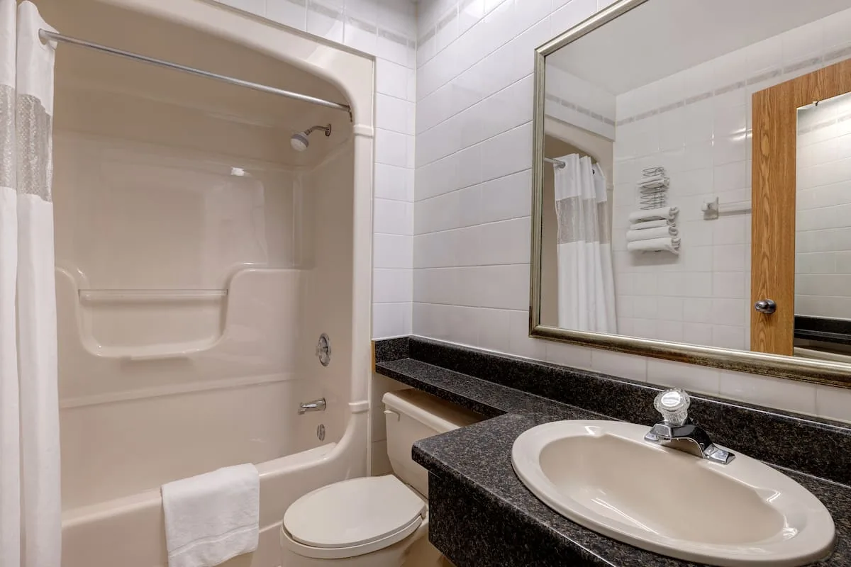 Days Inn by Wyndham Niagara Falls Near The Falls — ภาพห้องพักและบรรยากาศ