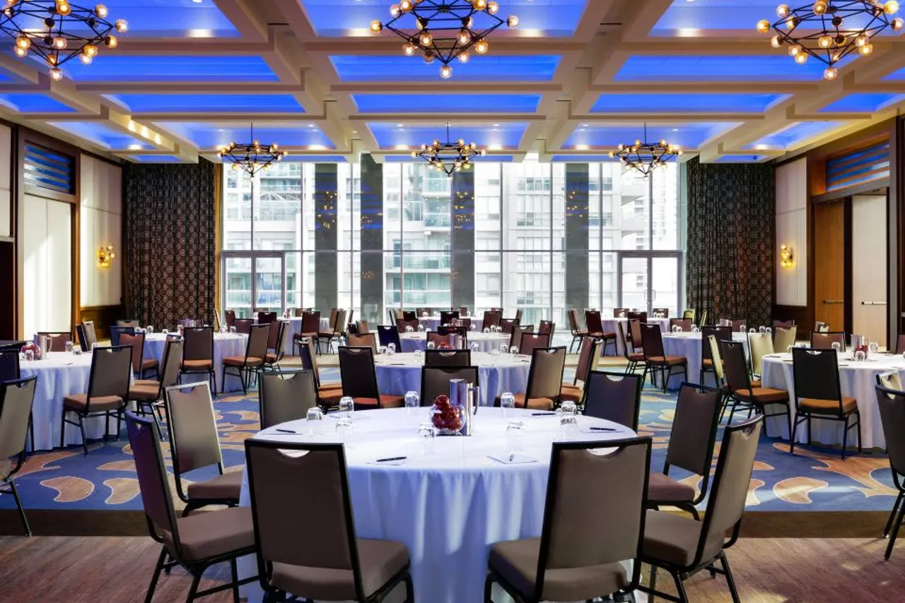 Delta Hotels by Marriott Toronto — rooms and atmosphere