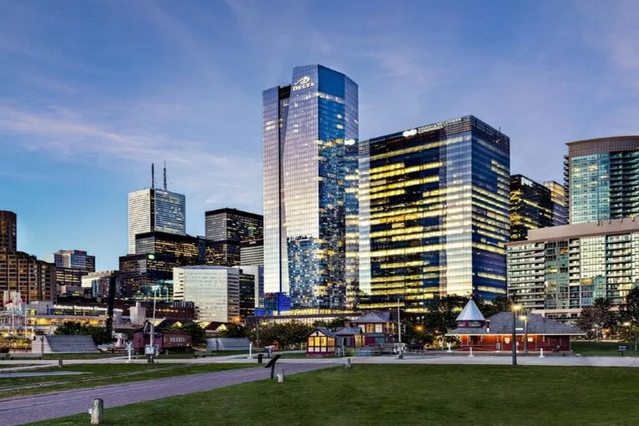 Delta Hotels by Marriott Toronto — rooms and atmosphere