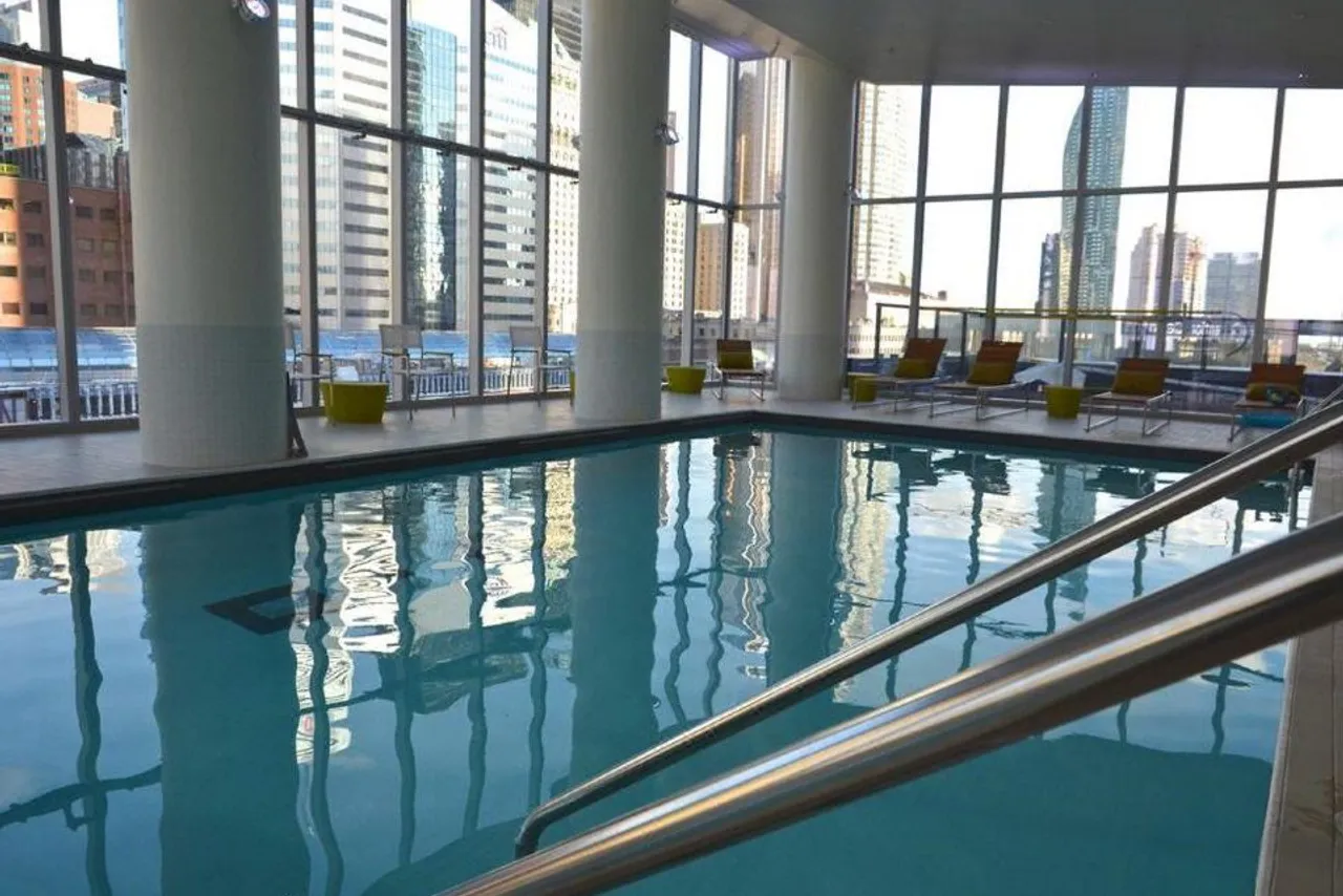 Delta Hotels by Marriott Toronto — rooms and atmosphere