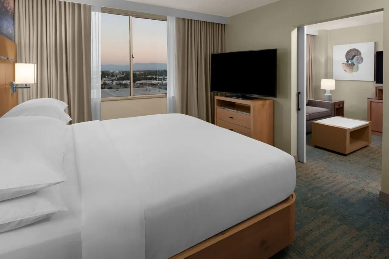Delta Hotels Santa Clara Silicon Valley — rooms and atmosphere