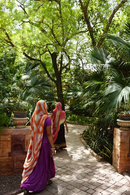 Devi Bhawan — ภาพห้องพักและบรรยากาศ