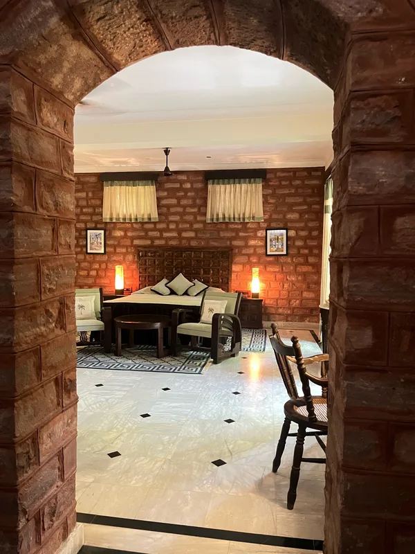Devi Bhawan — ภาพห้องพักและบรรยากาศ