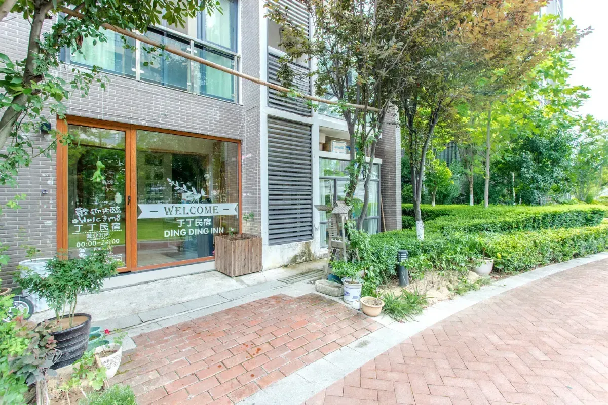 Dingding Inn Zhangjiajie — rooms and atmosphere