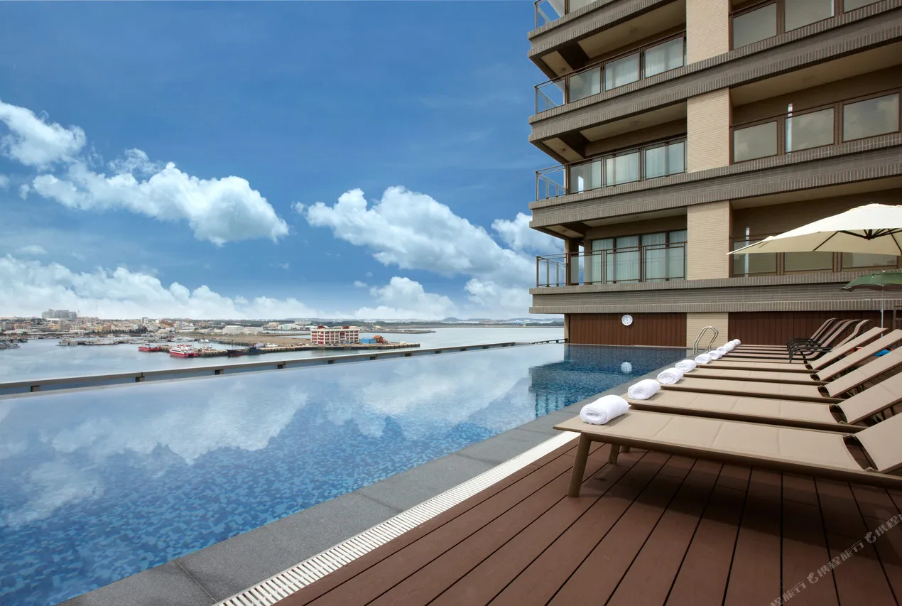 Discovery Hotel — rooms and atmosphere