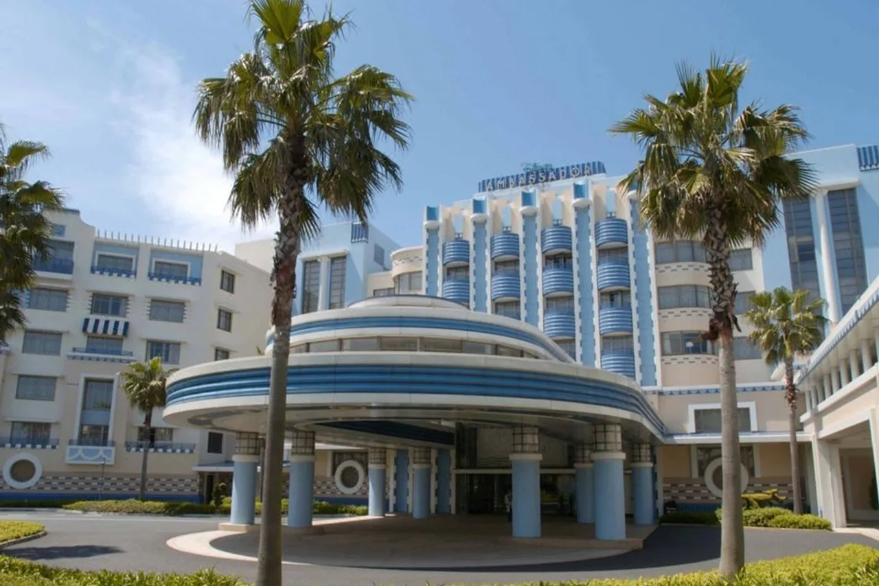Disney Ambassador Hotel — rooms and atmosphere