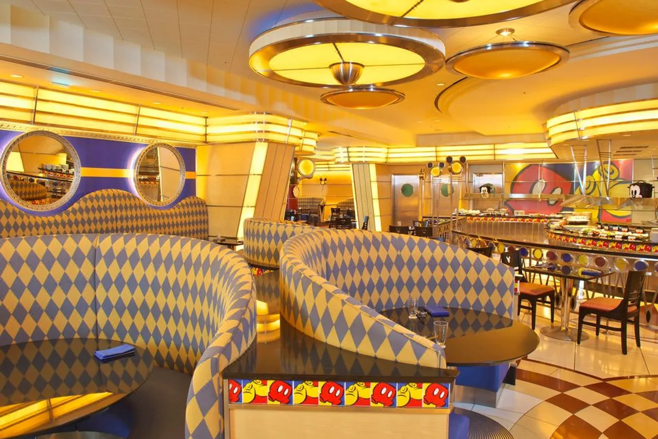 Disney Ambassador Hotel — rooms and atmosphere