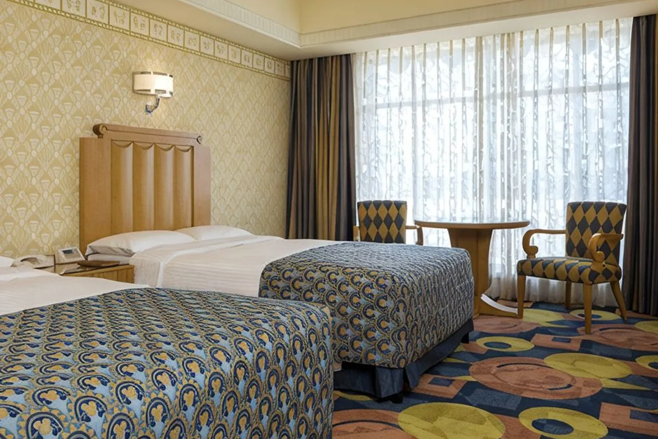 Disney Ambassador Hotel — rooms and atmosphere