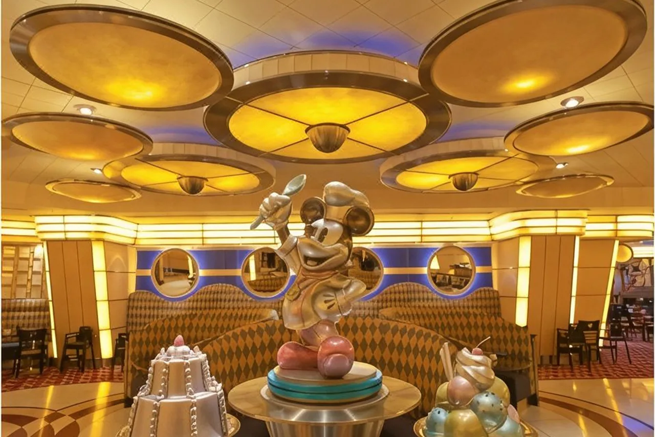 Disney Ambassador Hotel — rooms and atmosphere