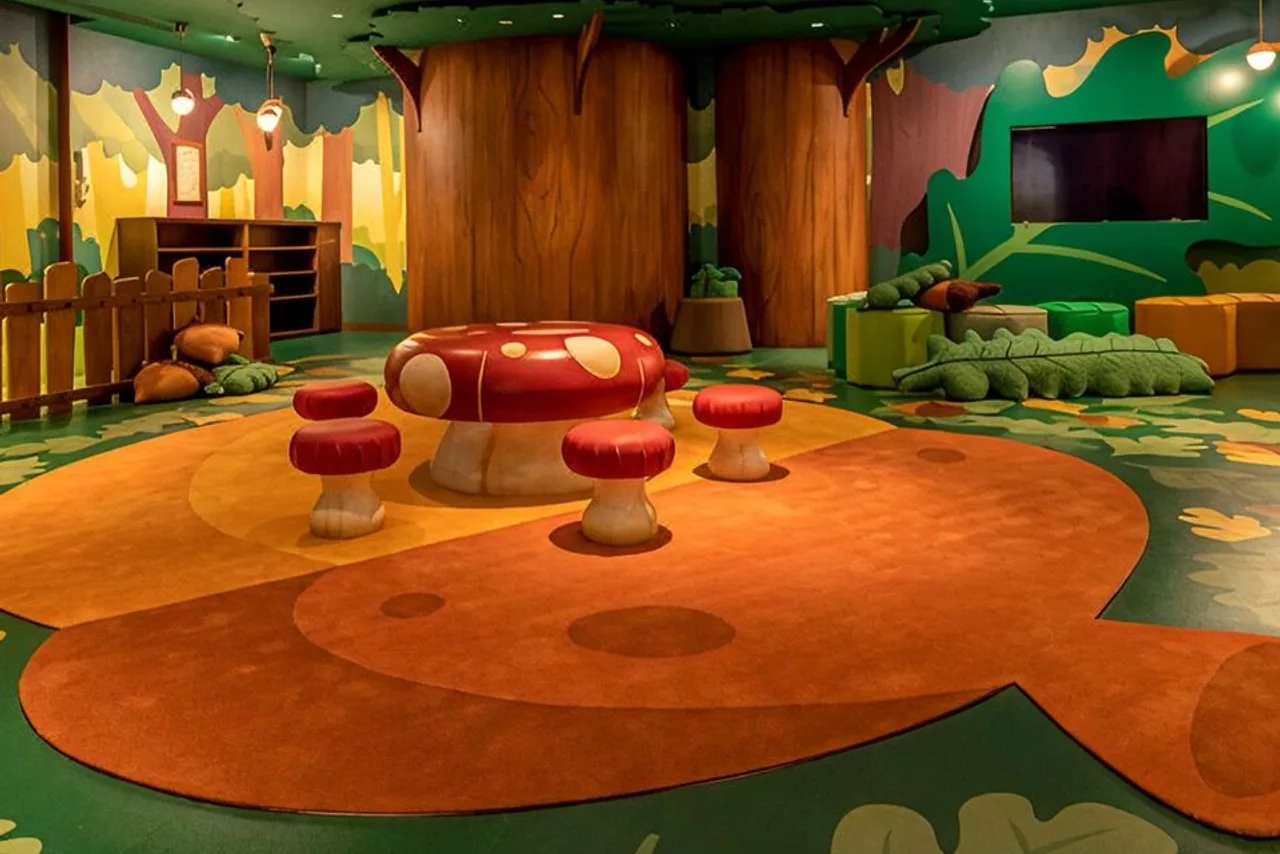 Disney Ambassador Hotel — rooms and atmosphere