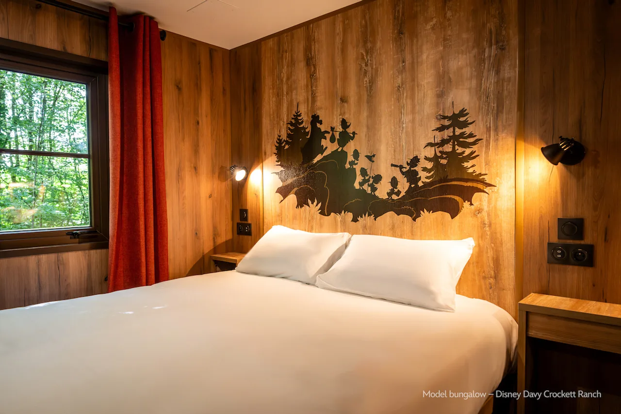 Disney's Davy Crockett Ranch — rooms and atmosphere