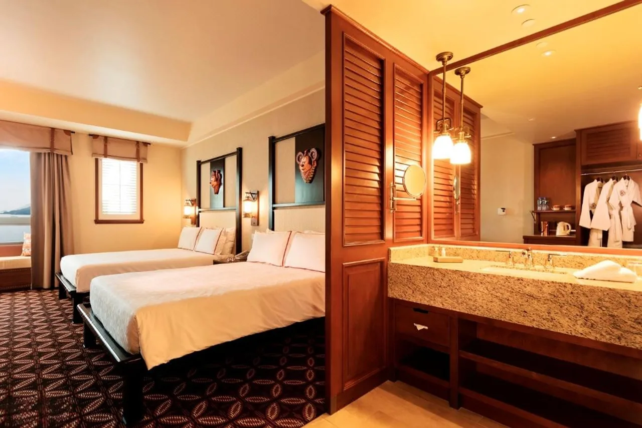 Disney Explorers Lodge — ภาพห้องพักและบรรยากาศ