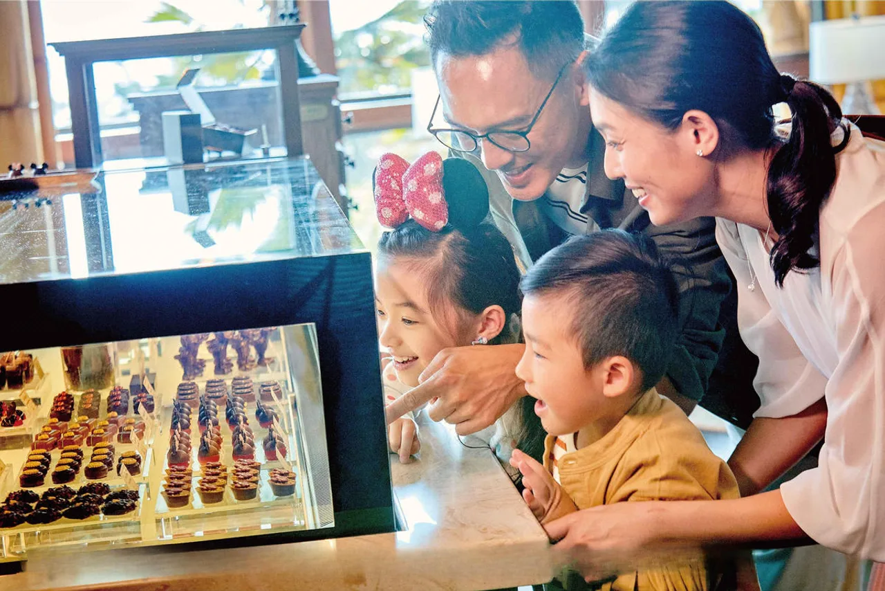 Disney Explorers Lodge — ภาพห้องพักและบรรยากาศ