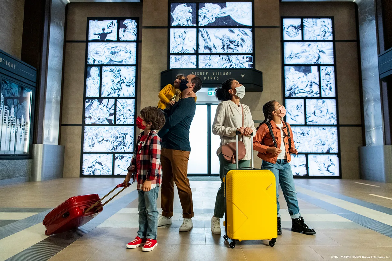 Disney's Hotel New York – The Art of Marvel — rooms and atmosphere