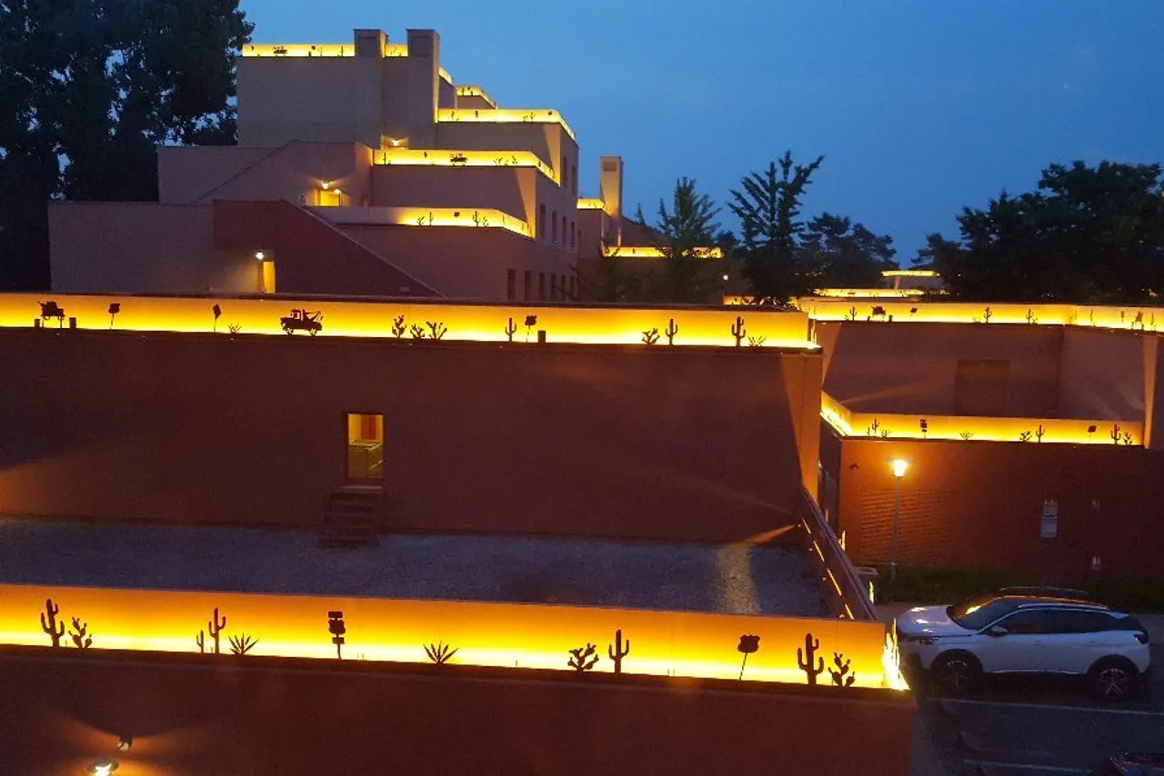 Disney's Hotel Santa Fe — rooms and atmosphere