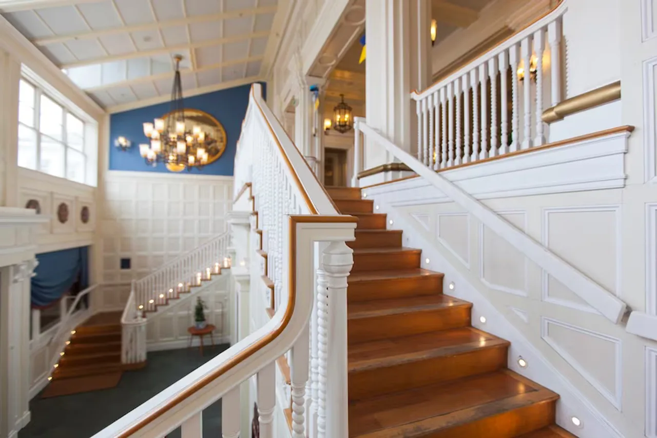 Disney's Newport Bay Club — rooms and atmosphere