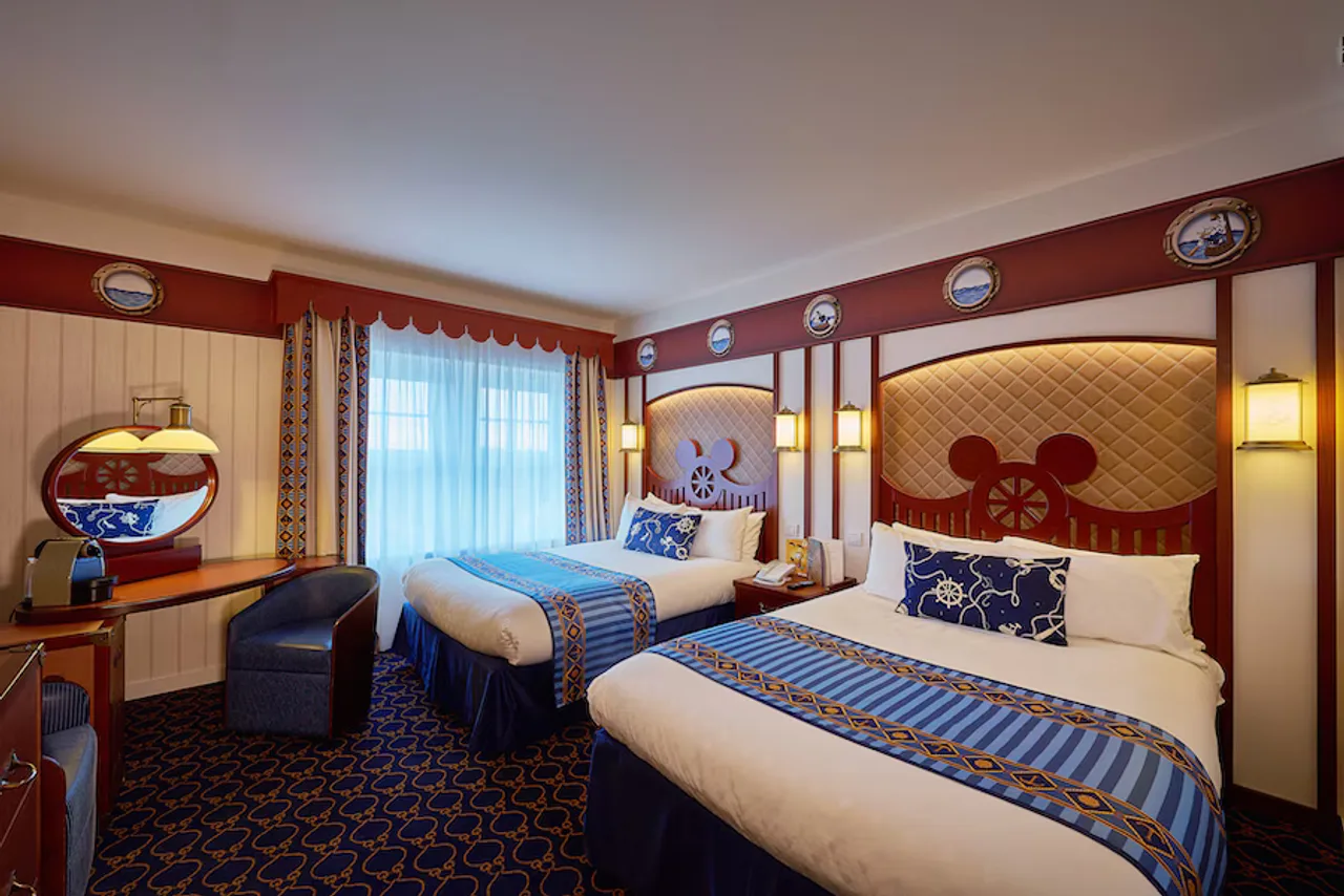 Disney's Newport Bay Club — rooms and atmosphere