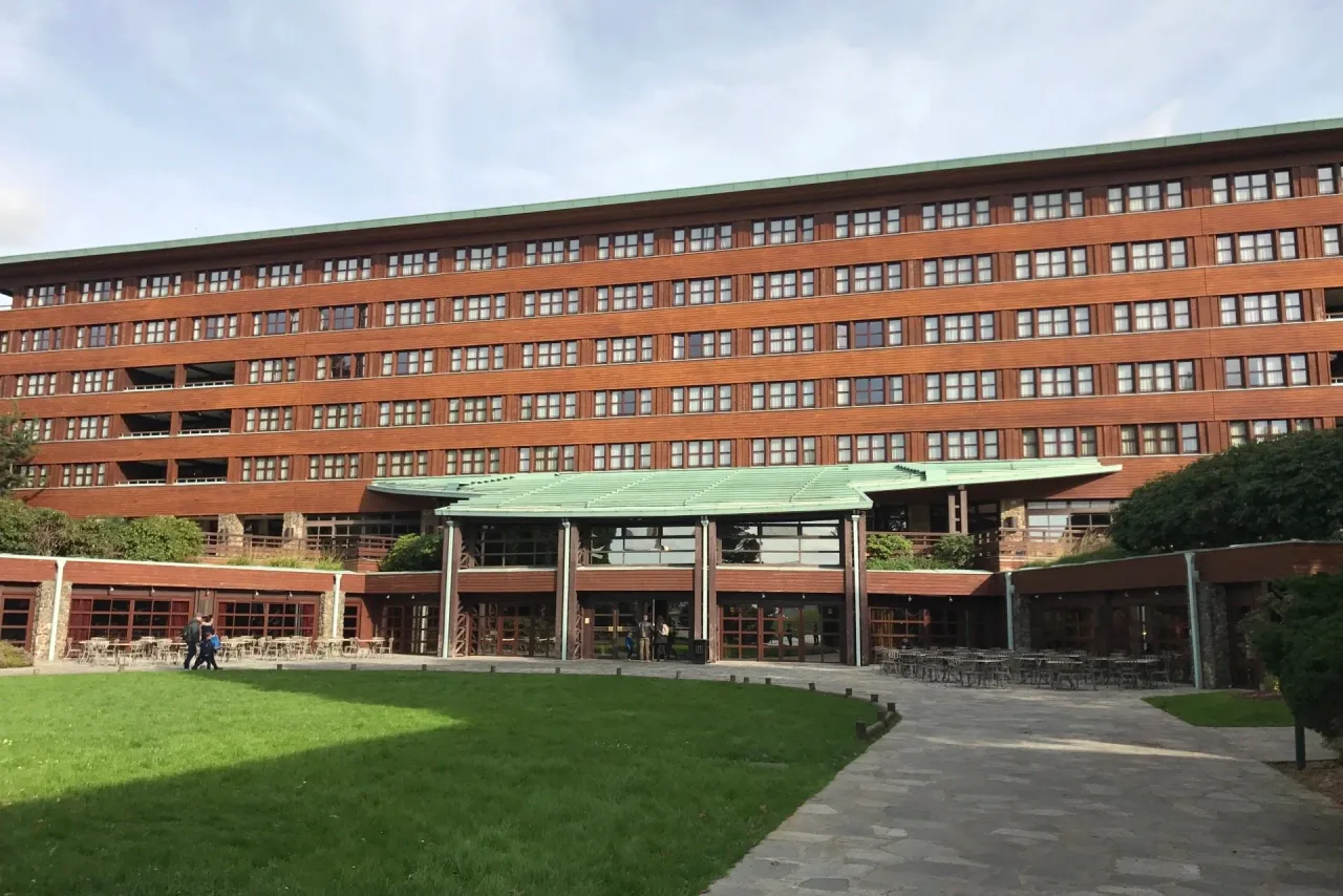 Disney's Sequoia Lodge — rooms and atmosphere