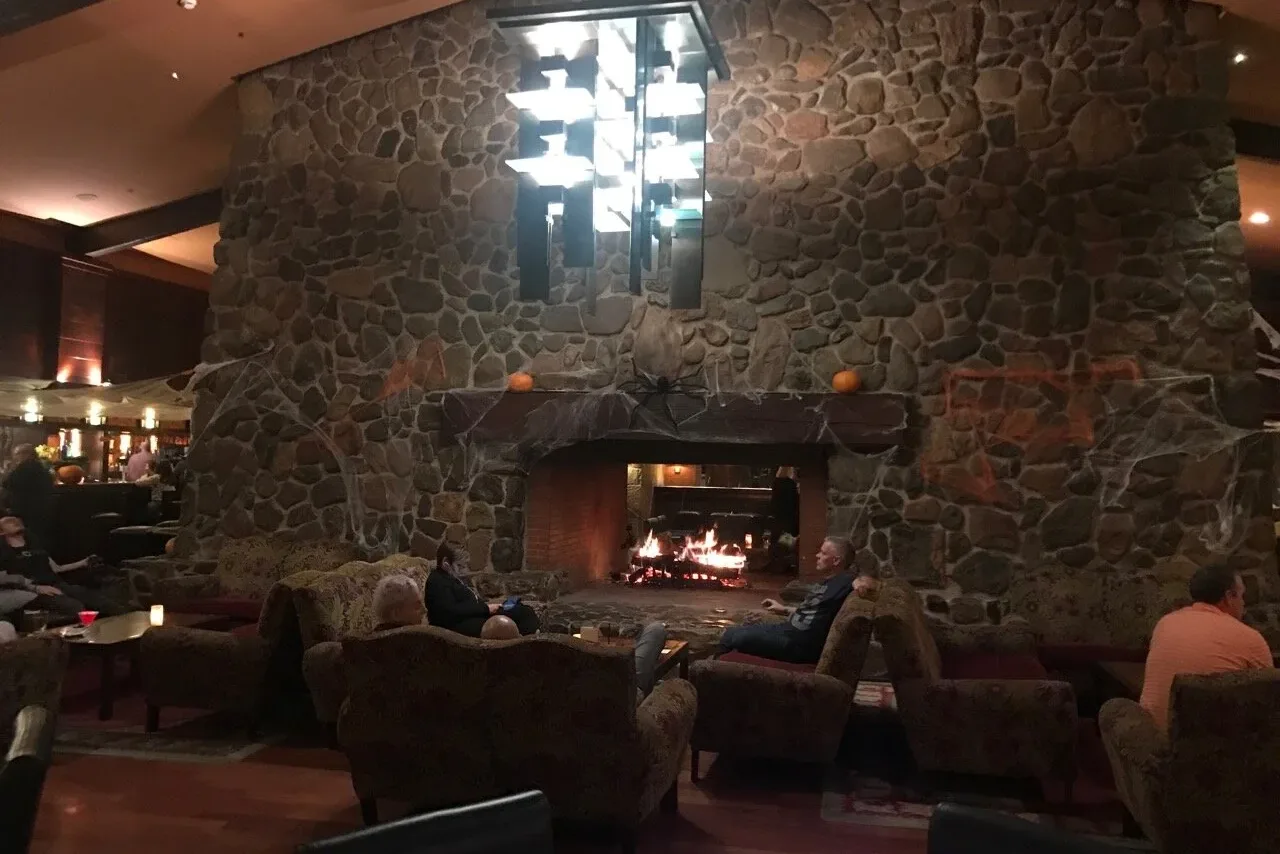 Disney's Sequoia Lodge — rooms and atmosphere
