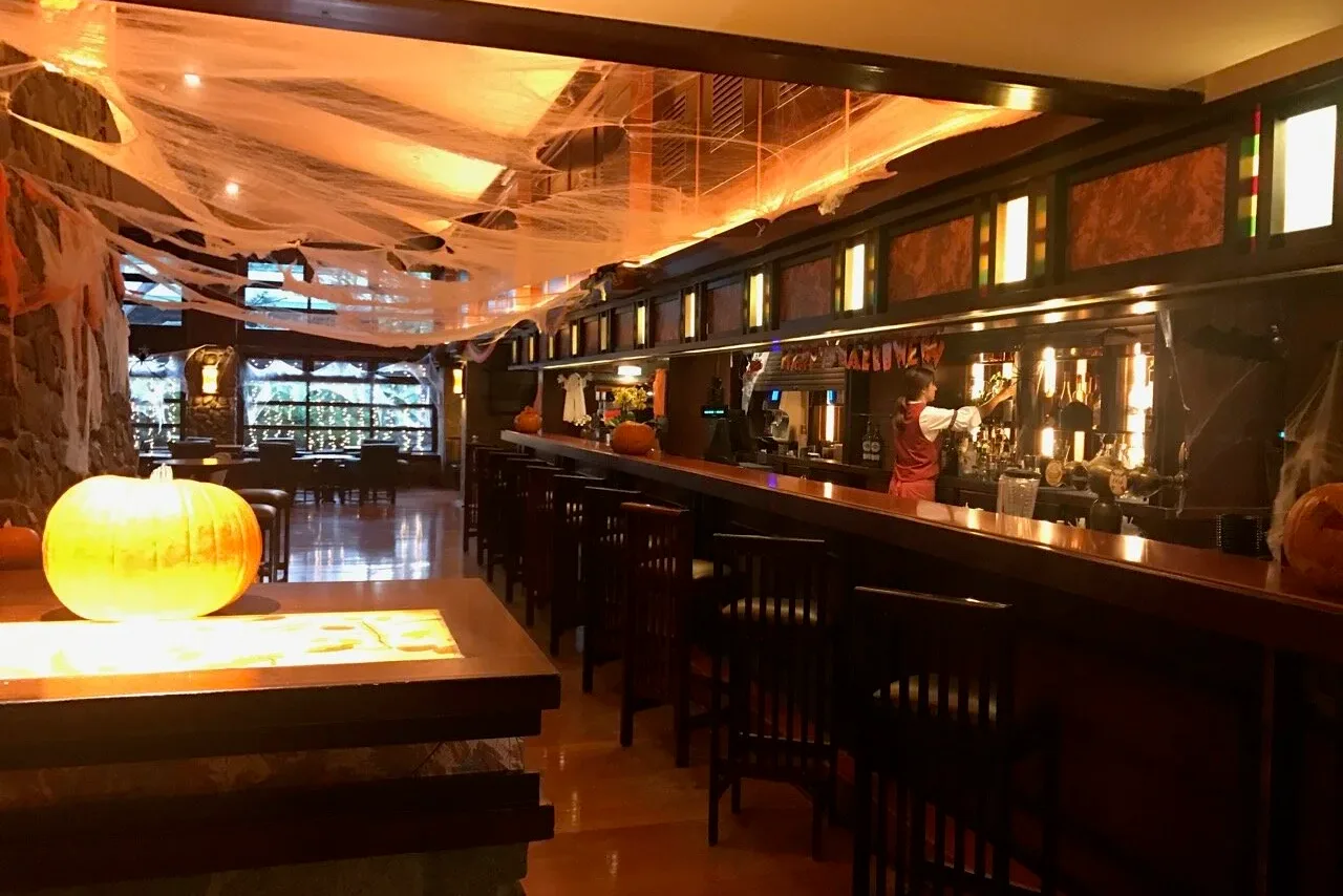 Disney's Sequoia Lodge — rooms and atmosphere