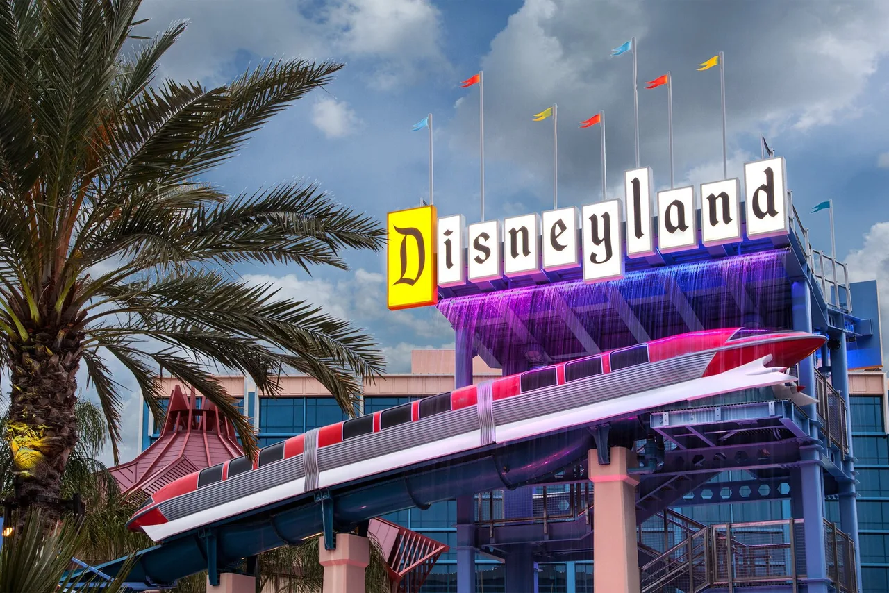 Disneyland Hotel — rooms and atmosphere