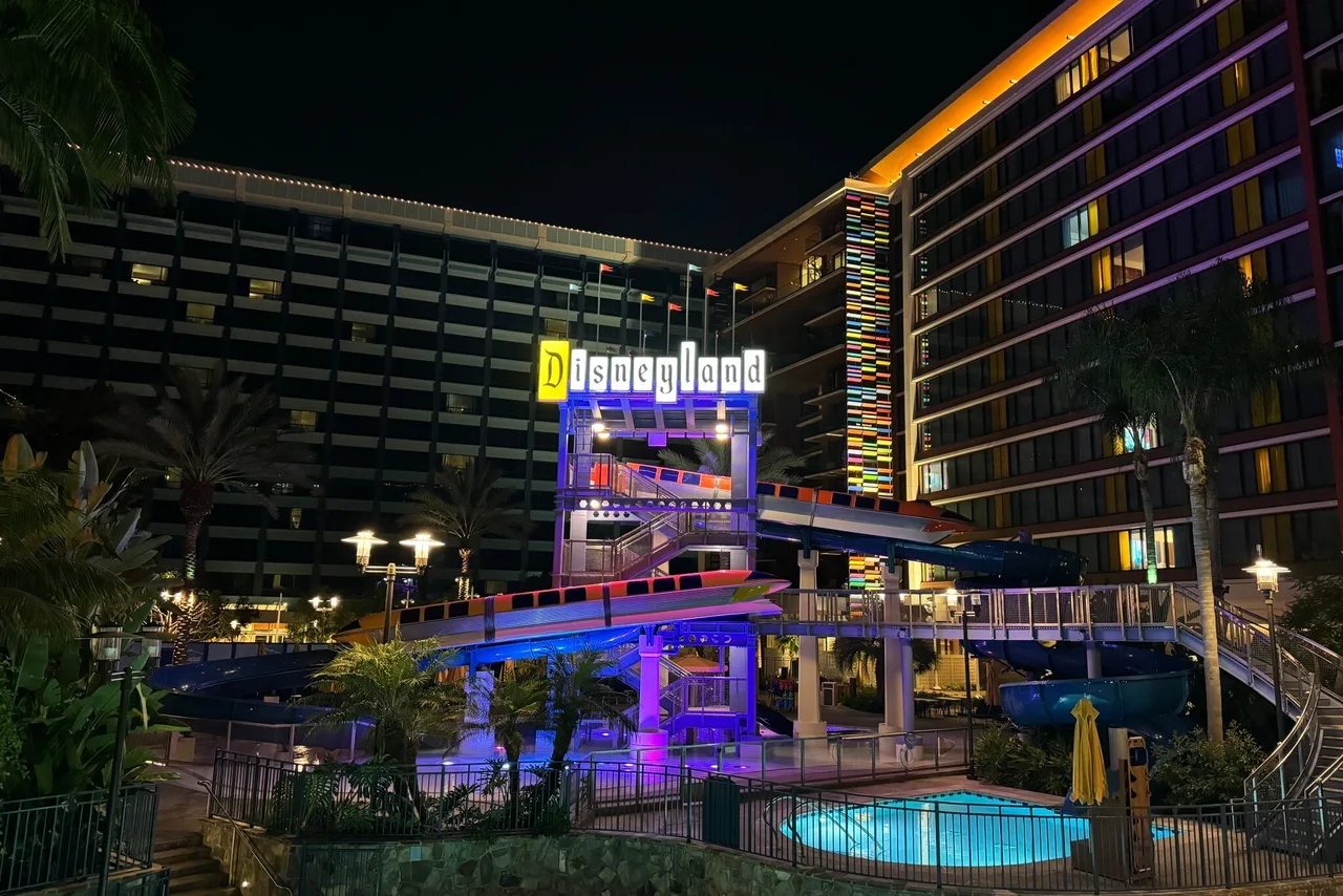 Disneyland Hotel — rooms and atmosphere