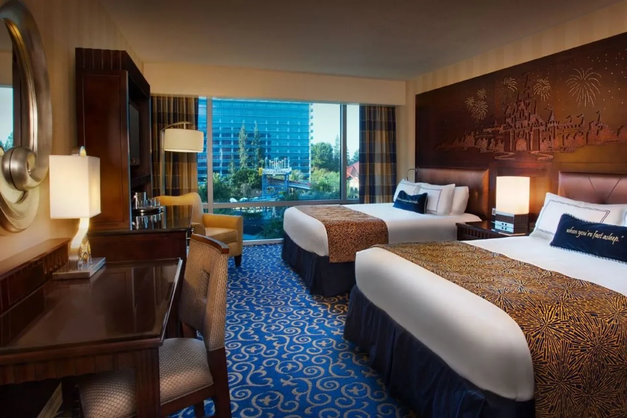 Disneyland Hotel — rooms and atmosphere