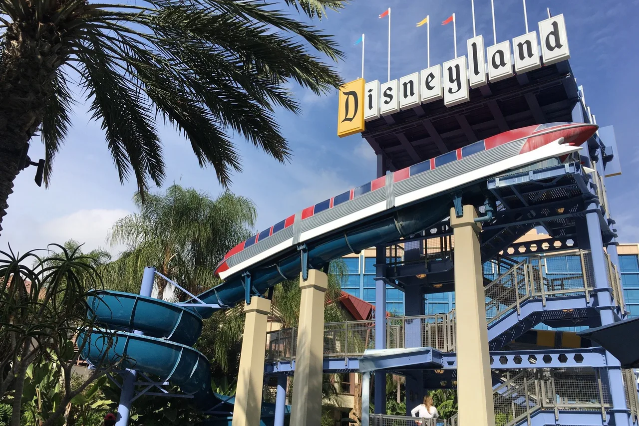 Disneyland Hotel — rooms and atmosphere