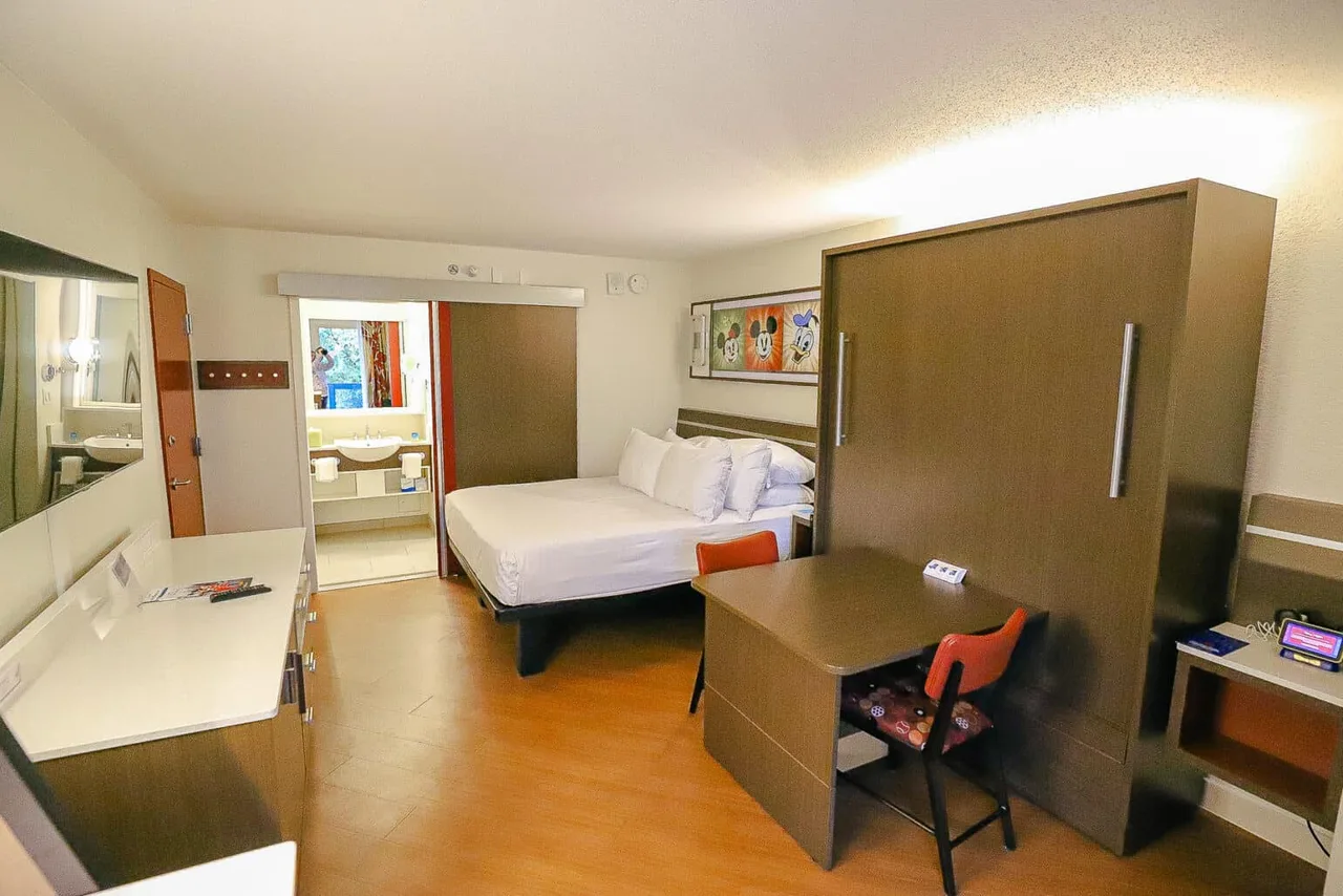 Disney's All-Star Sports Resort — rooms and atmosphere