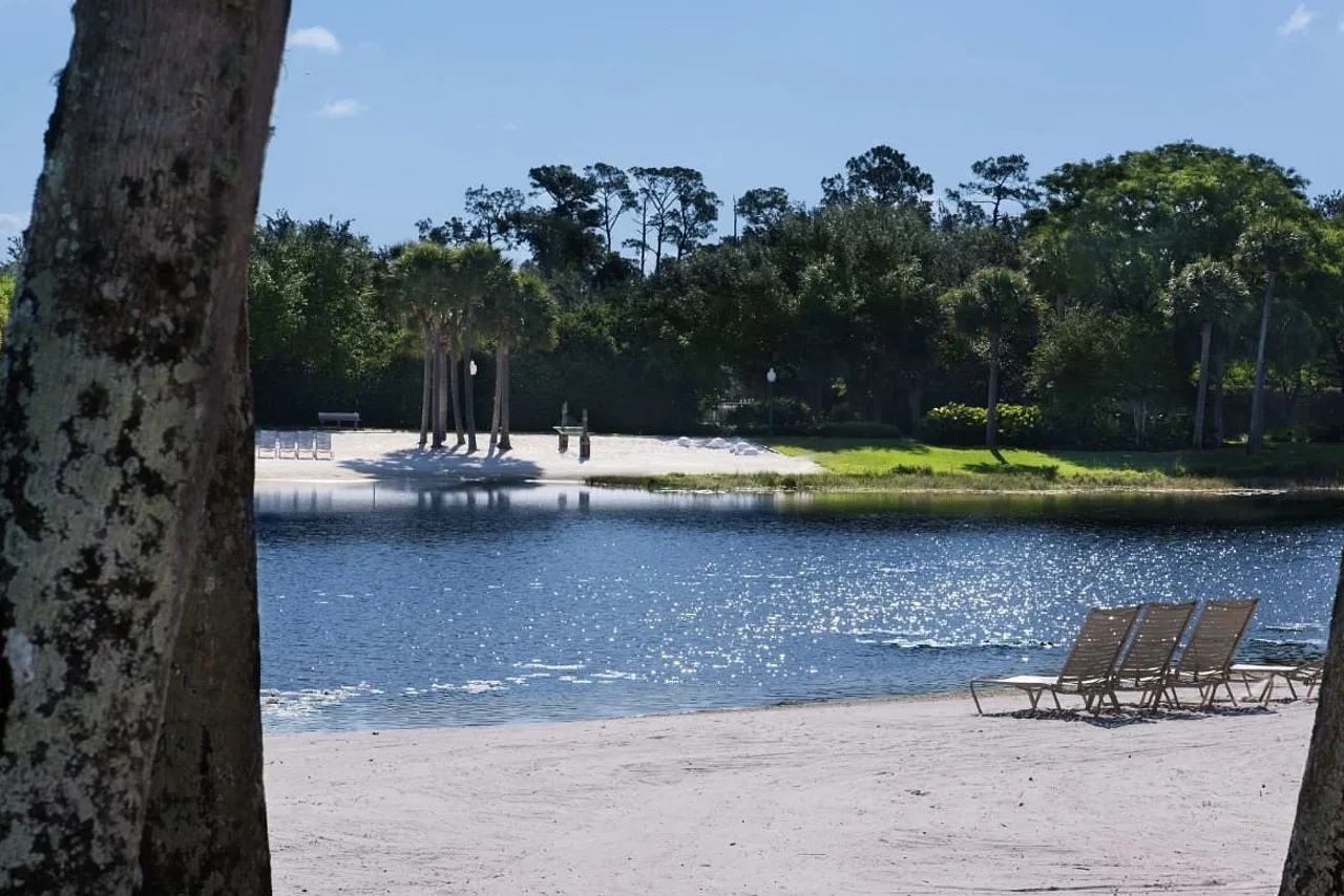 Disney's Caribbean Beach Resort — rooms and atmosphere