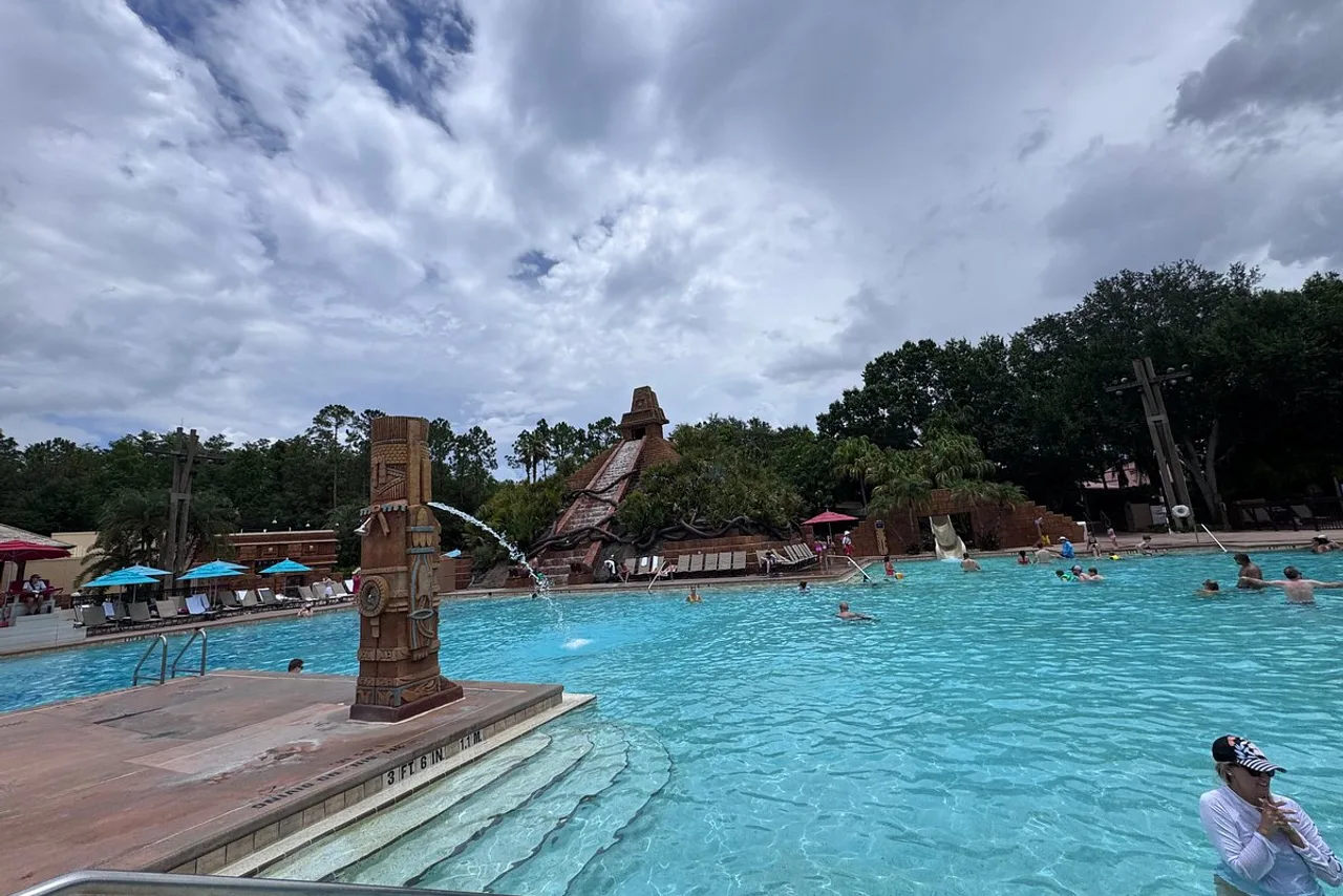 Disney's Coronado Springs Resort — rooms and atmosphere