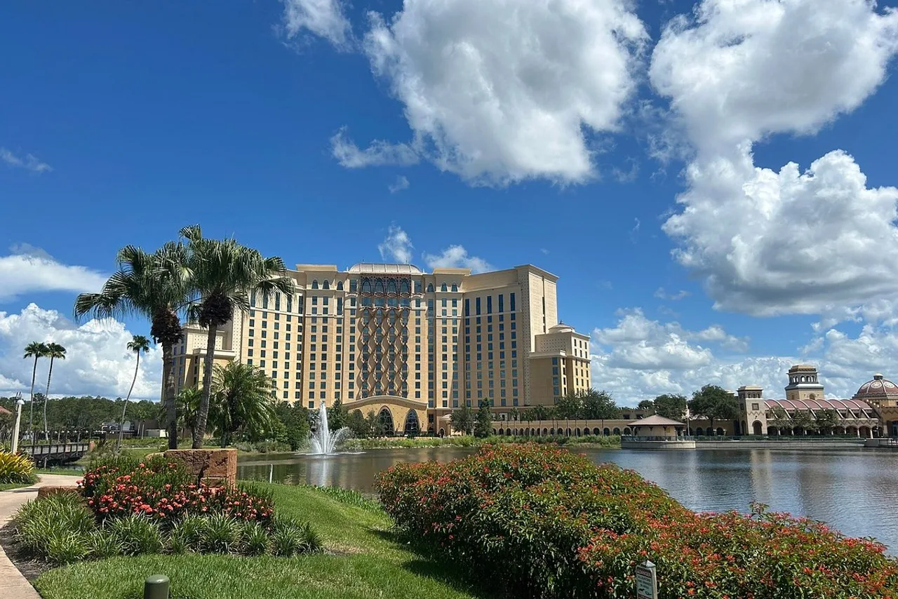 Disney's Coronado Springs Resort — rooms and atmosphere