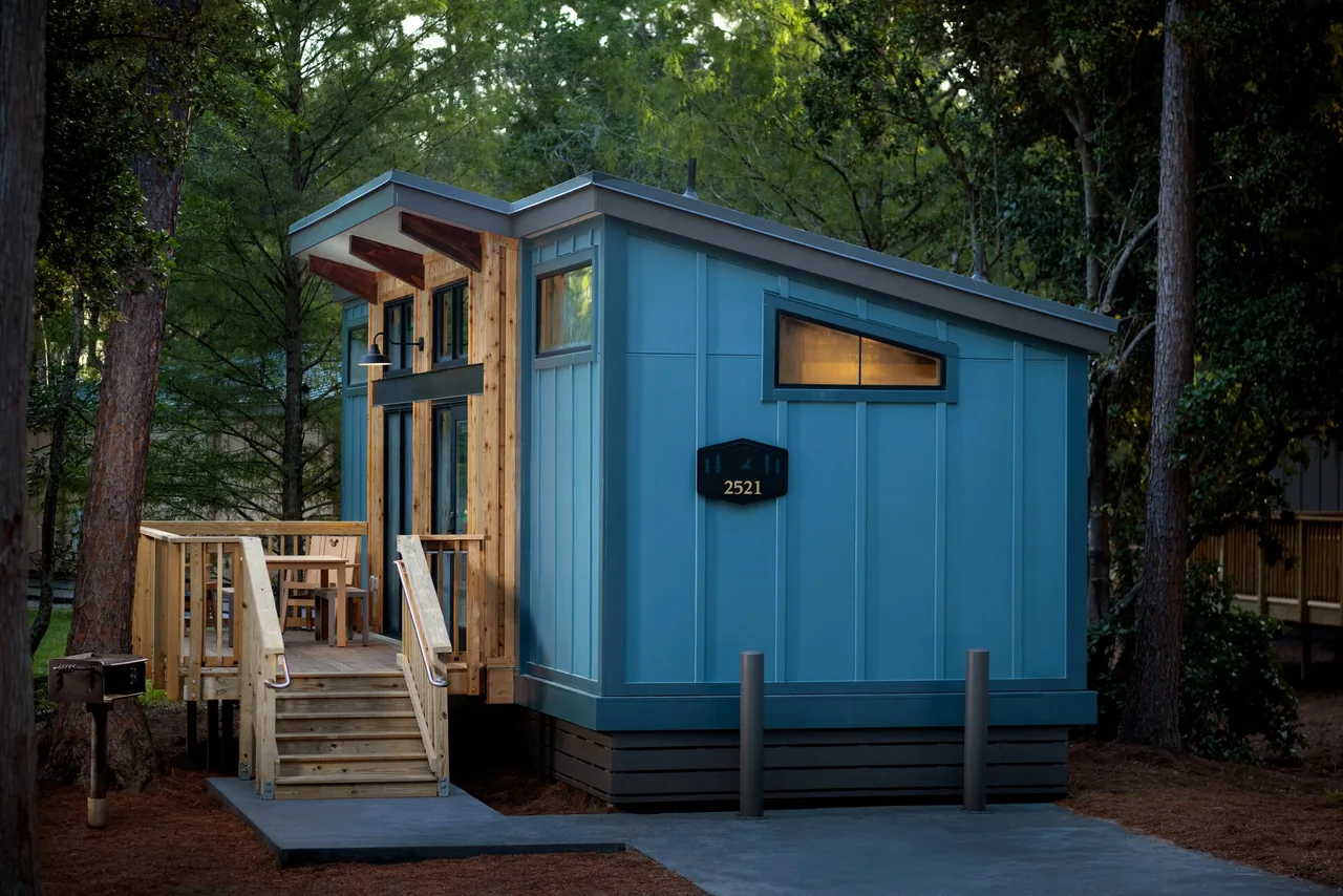 The Cabins at Disney's Fort Wilderness Resort — rooms and atmosphere