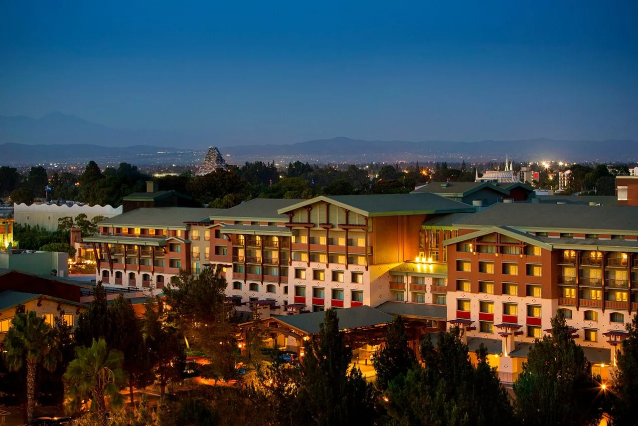 Disney's Grand Californian Hotel & Spa — rooms and atmosphere