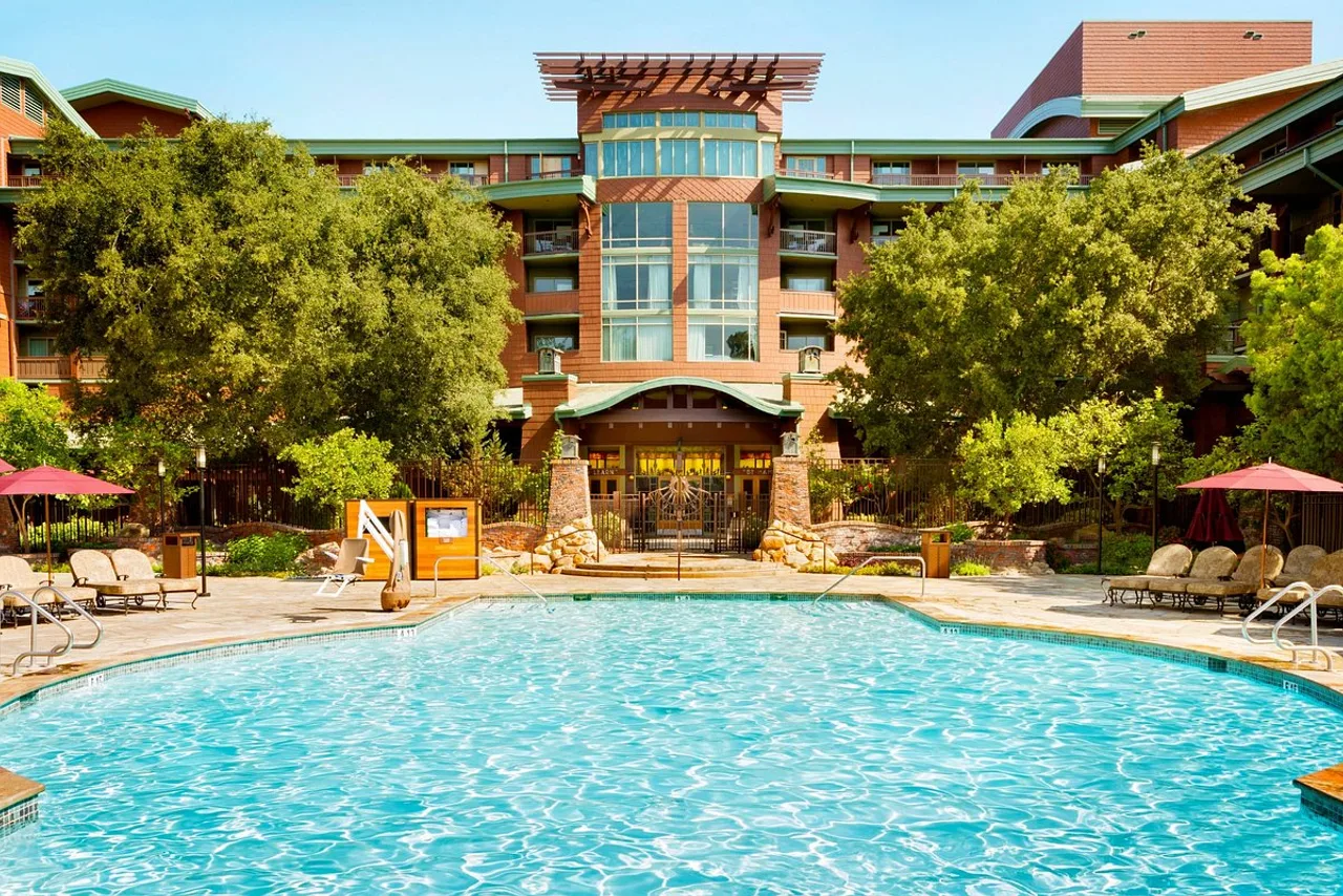 Disney's Grand Californian Hotel & Spa — rooms and atmosphere