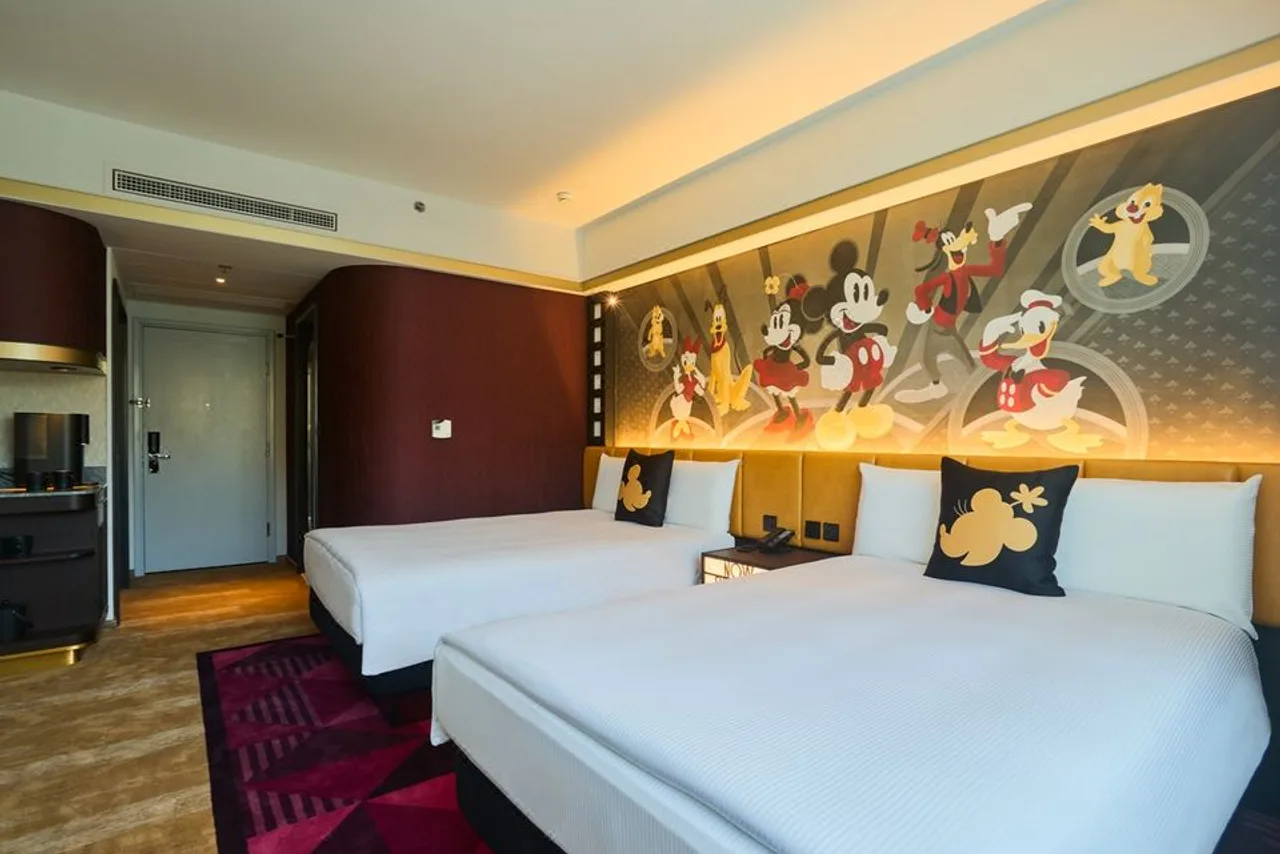 ห้องพักธีม Mickey and Friends Disney's Hollywood Hotel