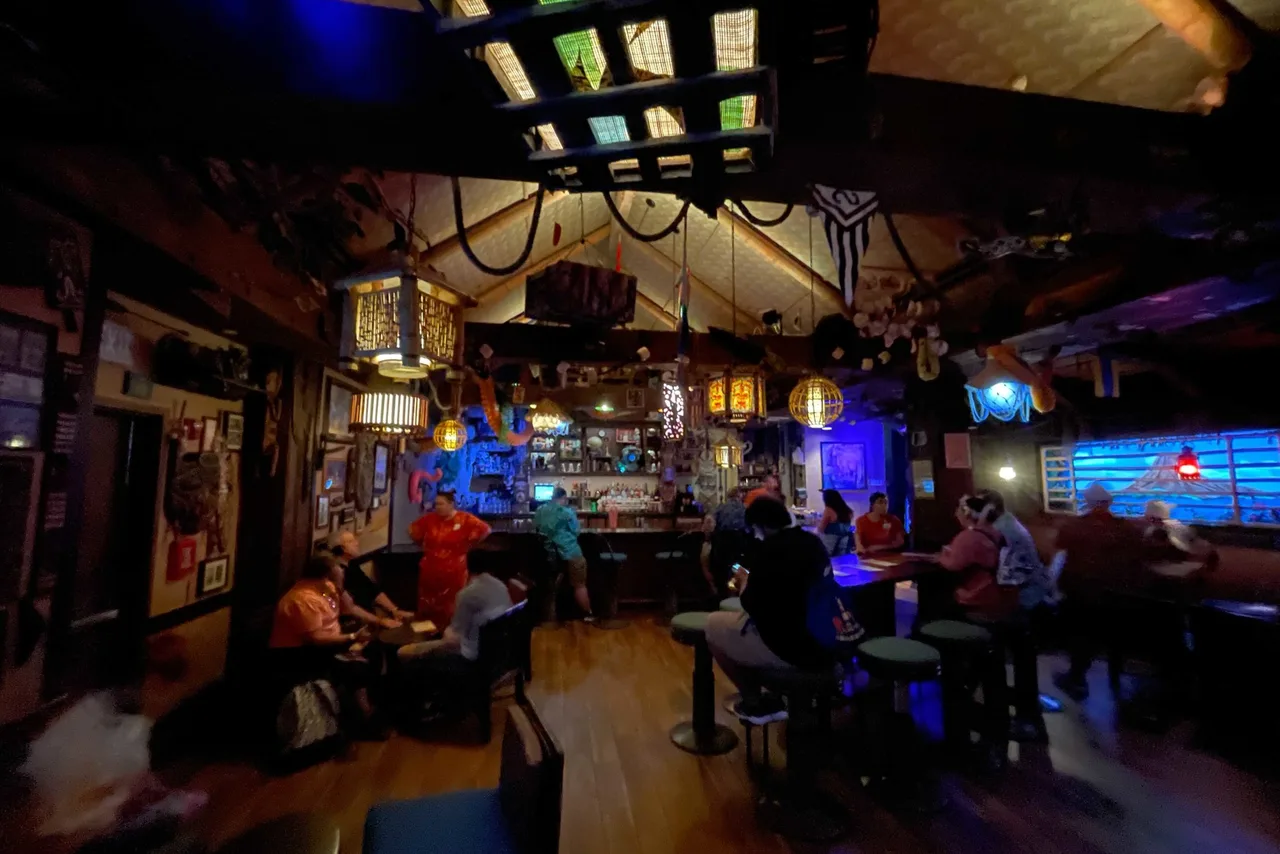Disney's Polynesian Village Resort — rooms and atmosphere