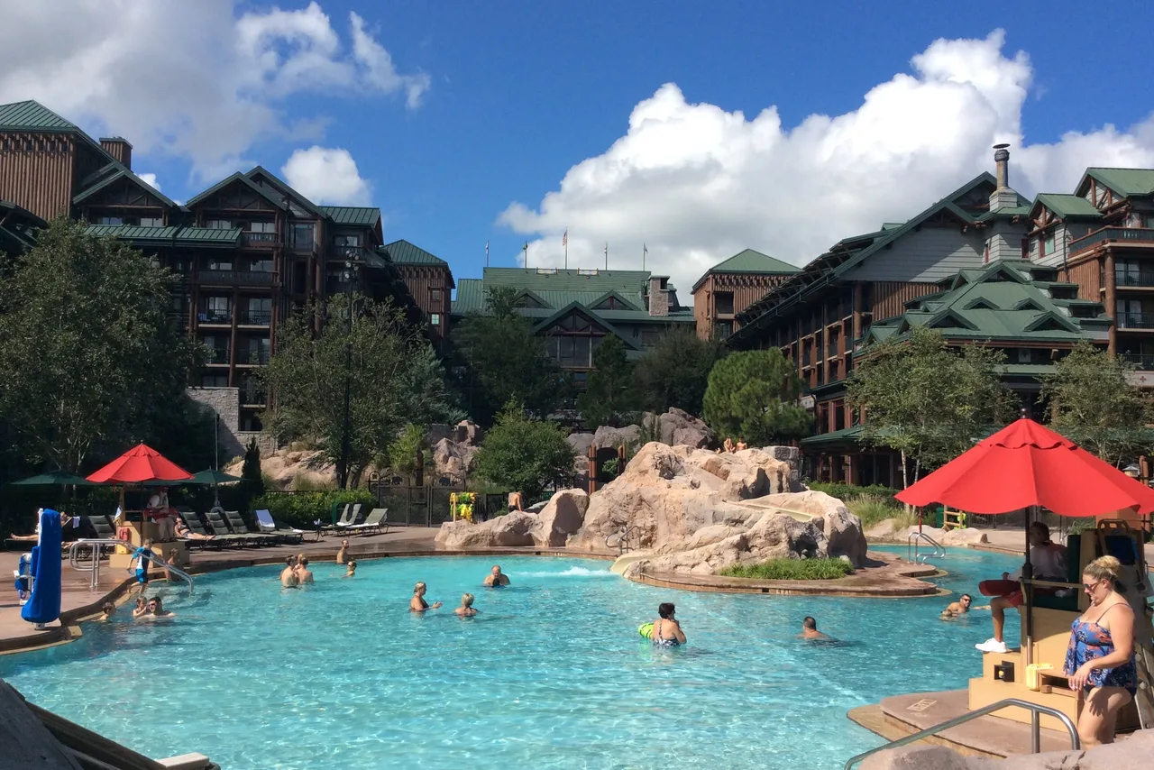 Disney's Wilderness Lodge — rooms and atmosphere