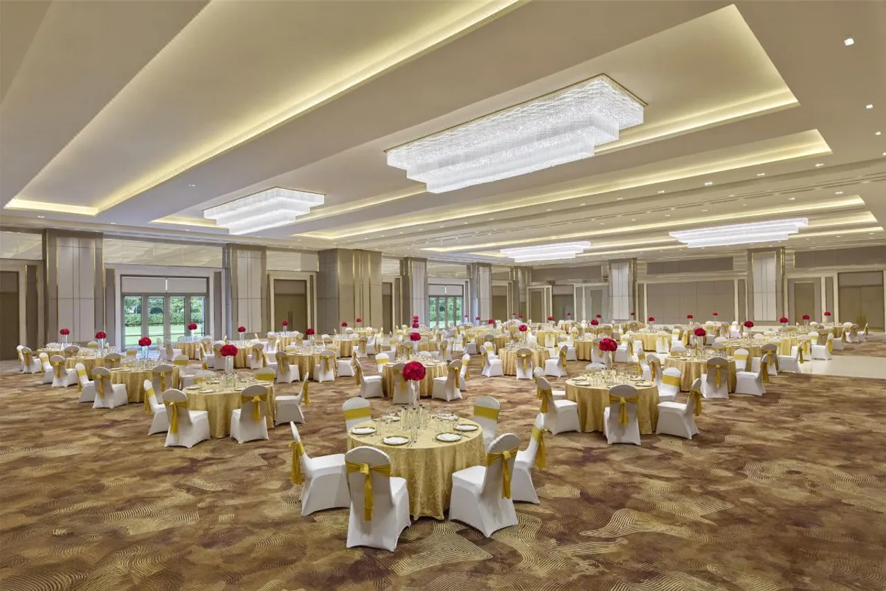 DoubleTree by Hilton Agra — rooms and atmosphere