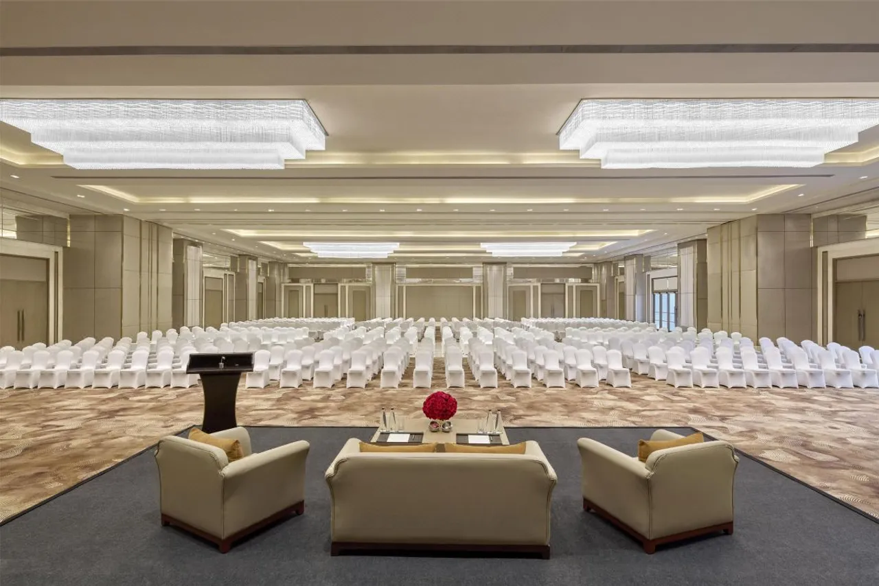 DoubleTree by Hilton Agra — rooms and atmosphere