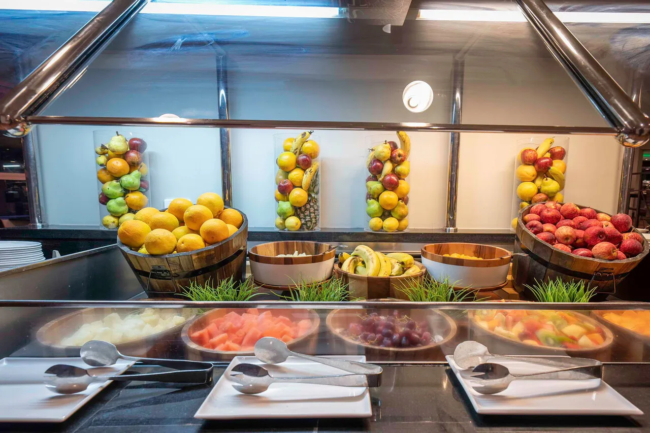 DoubleTree by Hilton Cairns — rooms and atmosphere