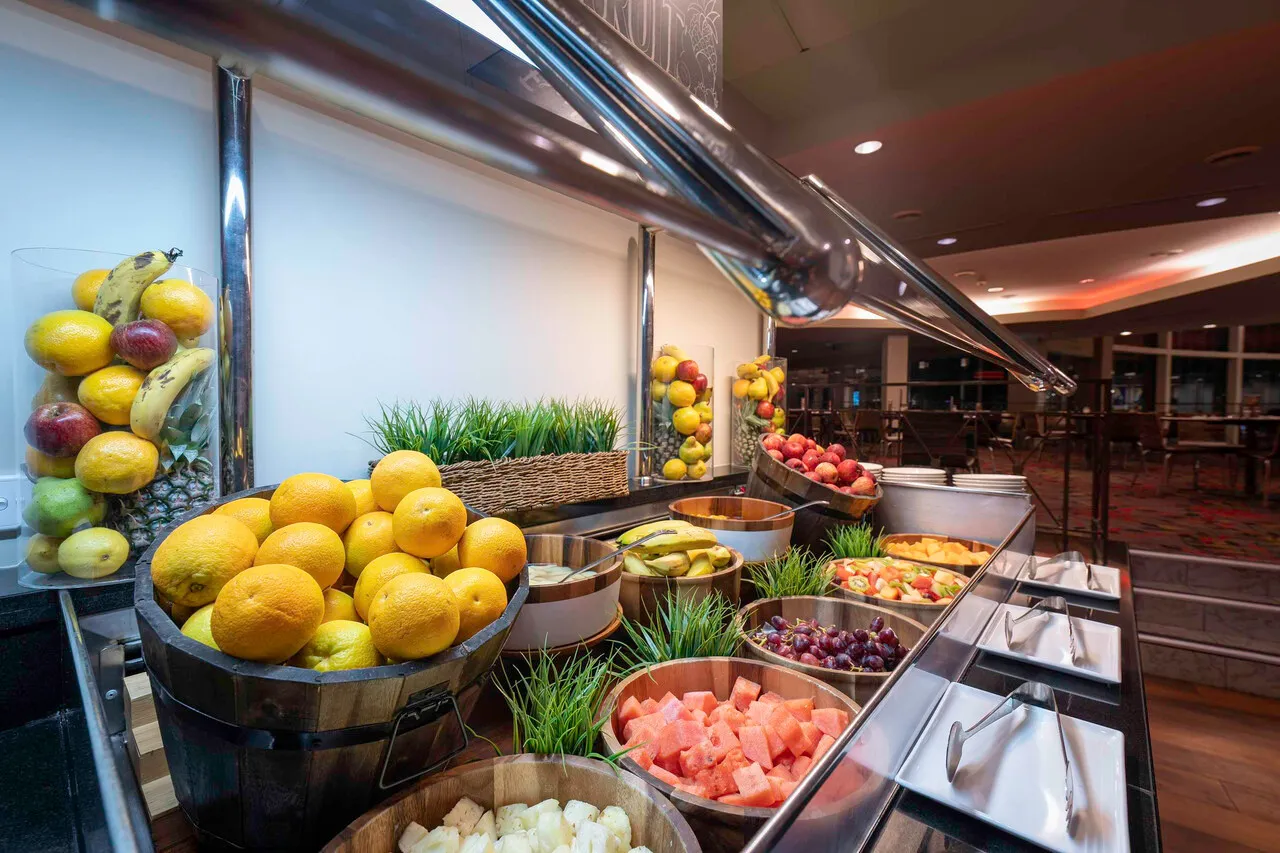DoubleTree by Hilton Cairns — rooms and atmosphere