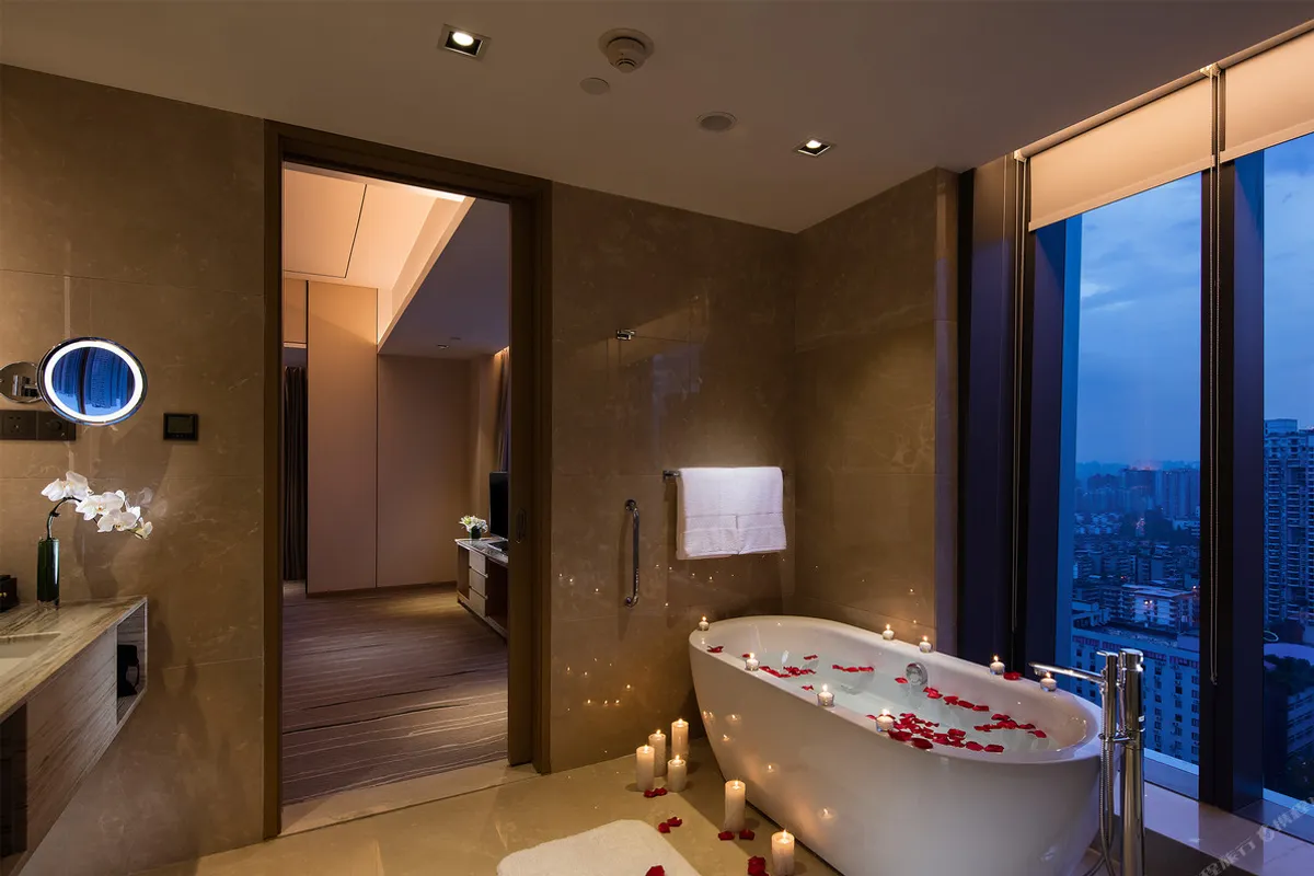 DoubleTree by Hilton Hotel Chongqing - Nan'an — rooms and atmosphere