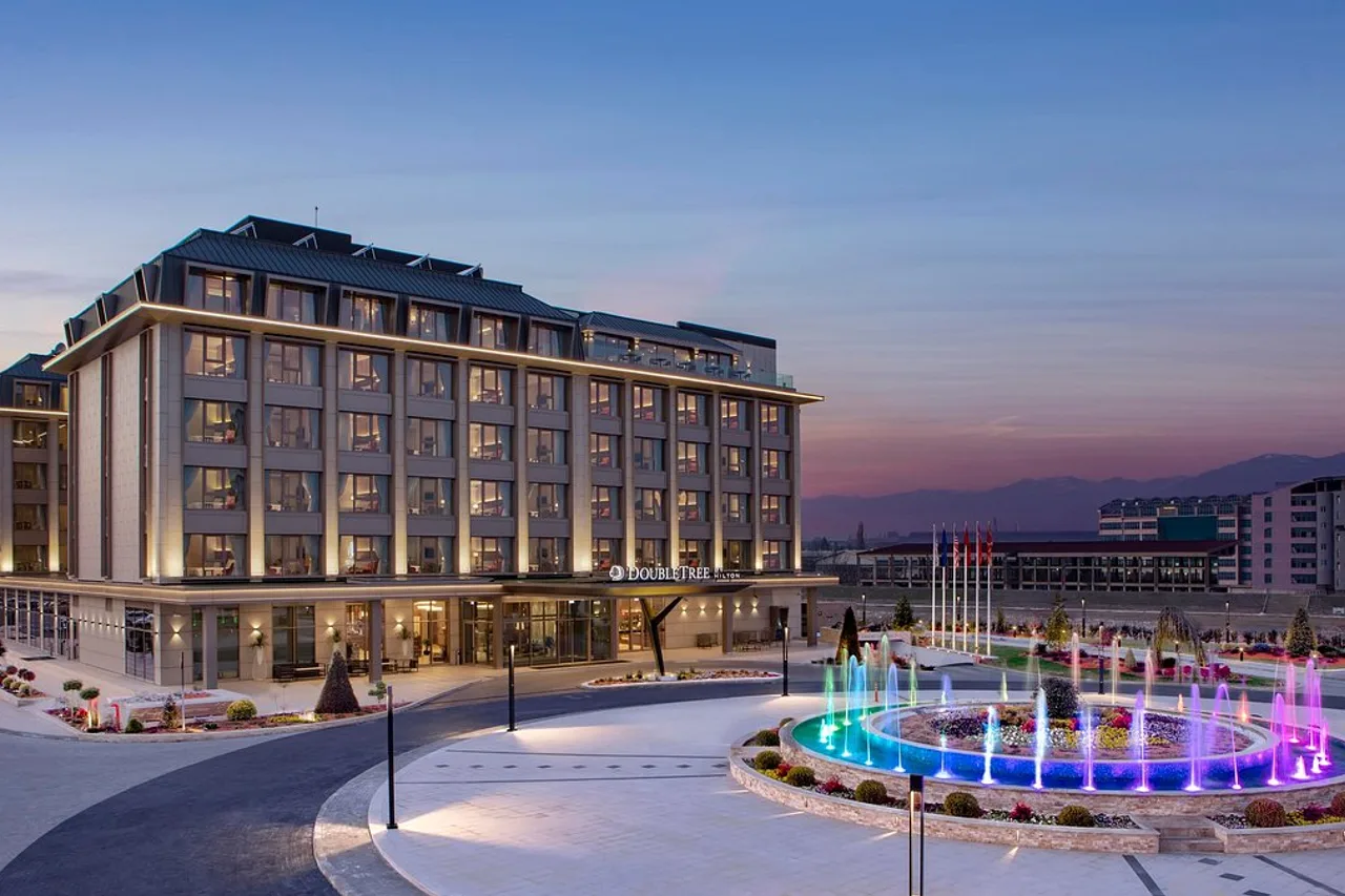 DoubleTree by Hilton Skopje — rooms and atmosphere