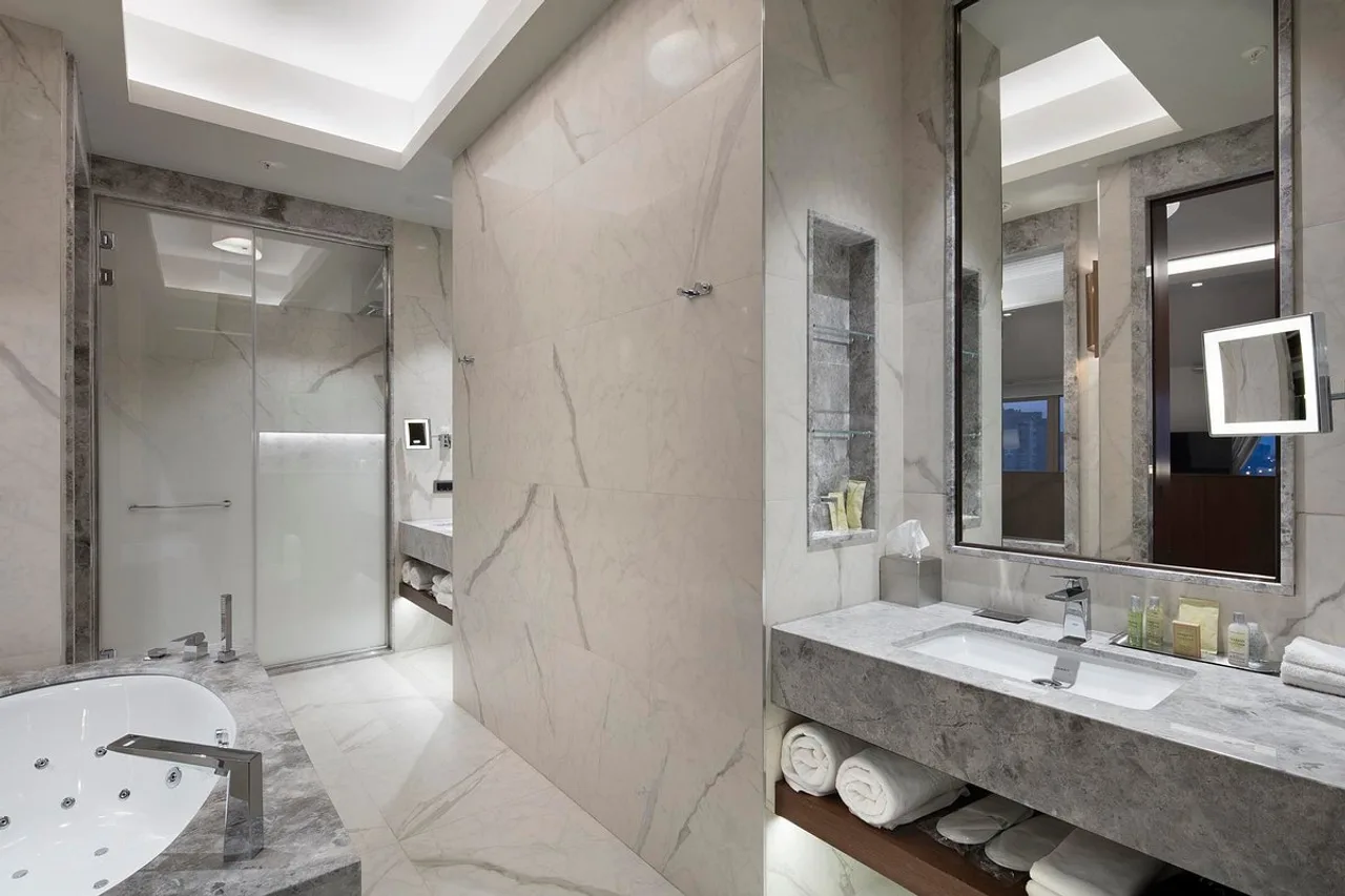 DoubleTree by Hilton Skopje — rooms and atmosphere