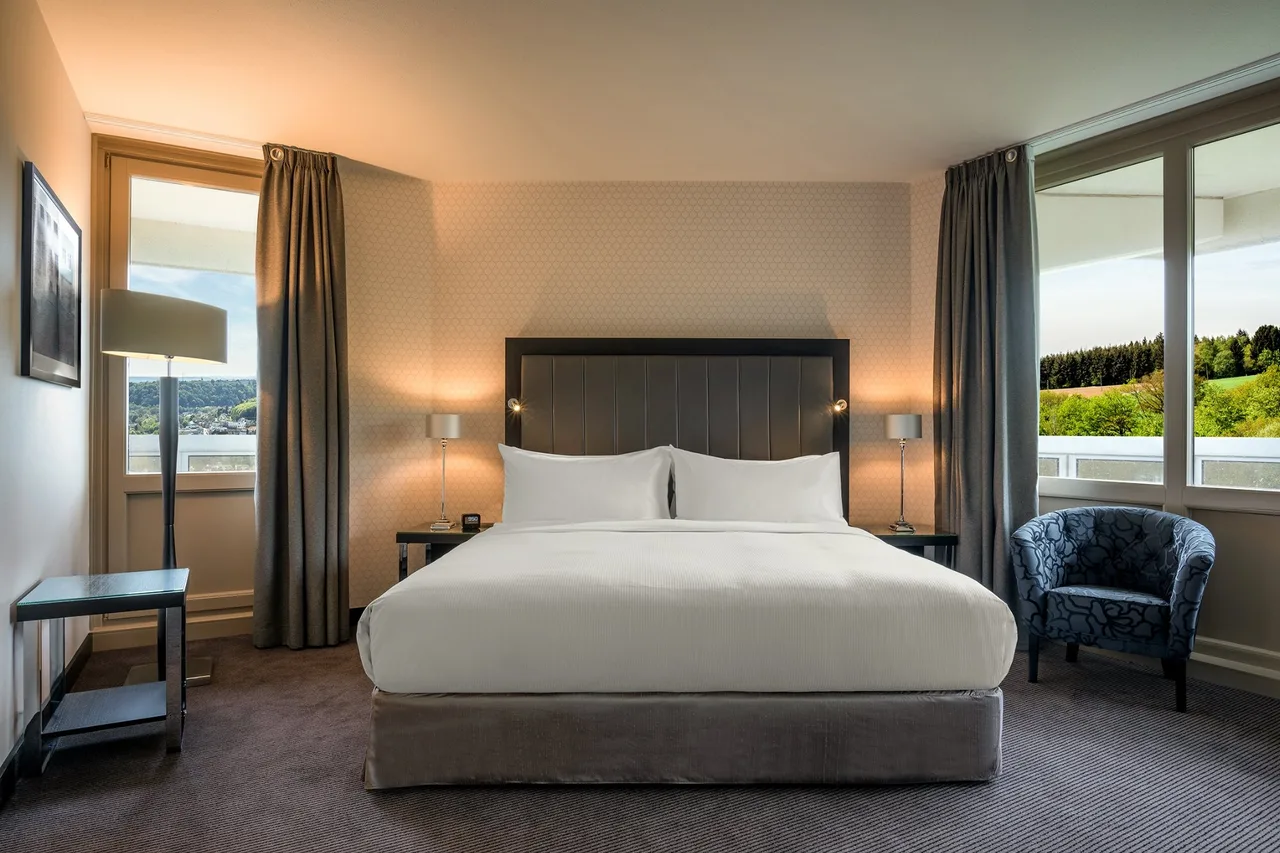 DoubleTree by Hilton Luxembourg — rooms and atmosphere