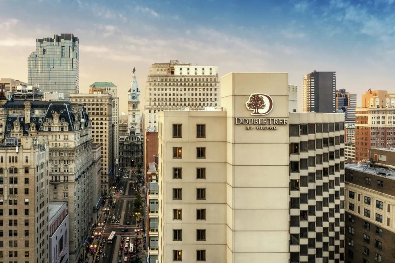 DoubleTree by Hilton Philadelphia Center City — rooms and atmosphere