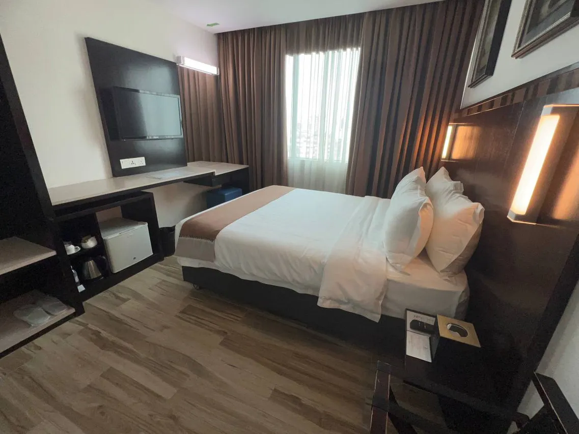 Dreamtel Kota Kinabalu — rooms and atmosphere