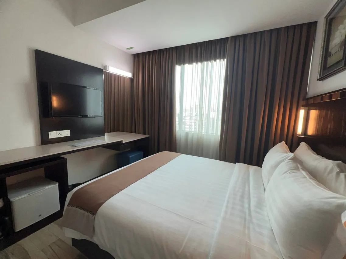 Dreamtel Kota Kinabalu — rooms and atmosphere